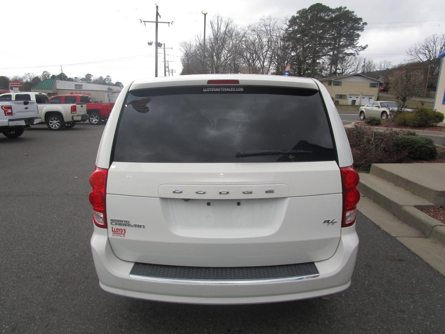 2013 WHITE /Black / Leather Dodge Grand Caravan R/T (2C4RDGEG9DR) with an 3.6L V6 DOHC 24V engine, 6-Speed Automatic transmission, located at 1814 Albert Pike Road, Hot Springs, AR, 71913, (501) 623-1717, 34.494228, -93.094070 - Photo#3